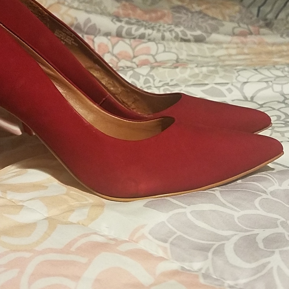 Heels - Picture 5 of 7